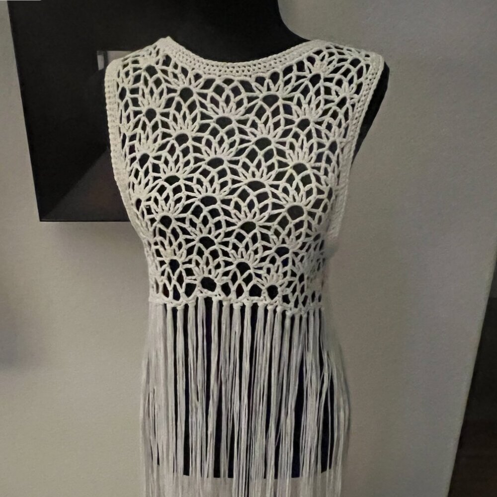 BLOEUR Crochet Fringe White Cover/Vest Small/Medium